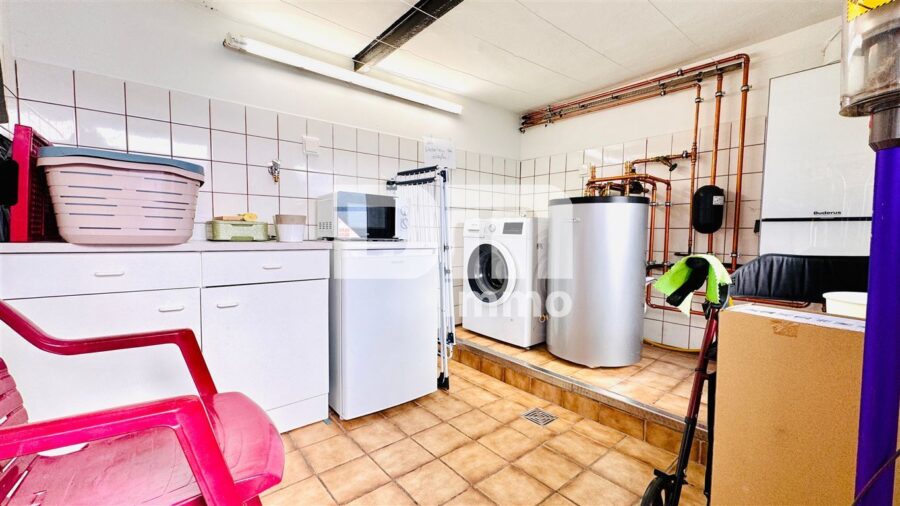 Geplegtes Einfamilienhaus mit 2 Nebengebäuden, Garten und überdachtem Freisitz - Nebengebäude 1 / Waschküche / Heizungsraum